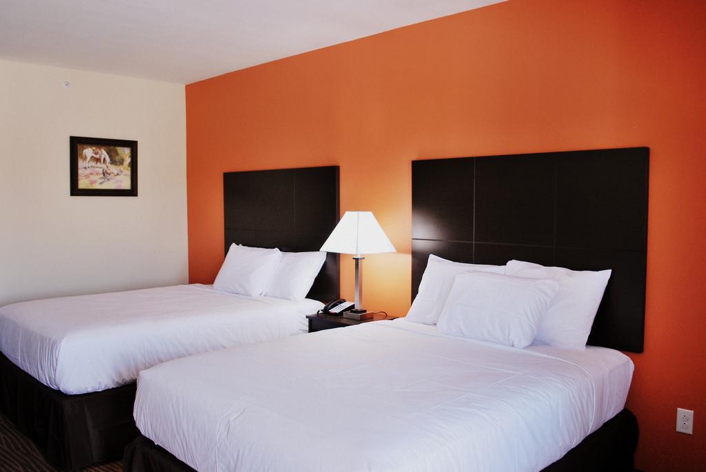 Westwood Inn By Oyo Gonzales Tx Oda fotoğraf