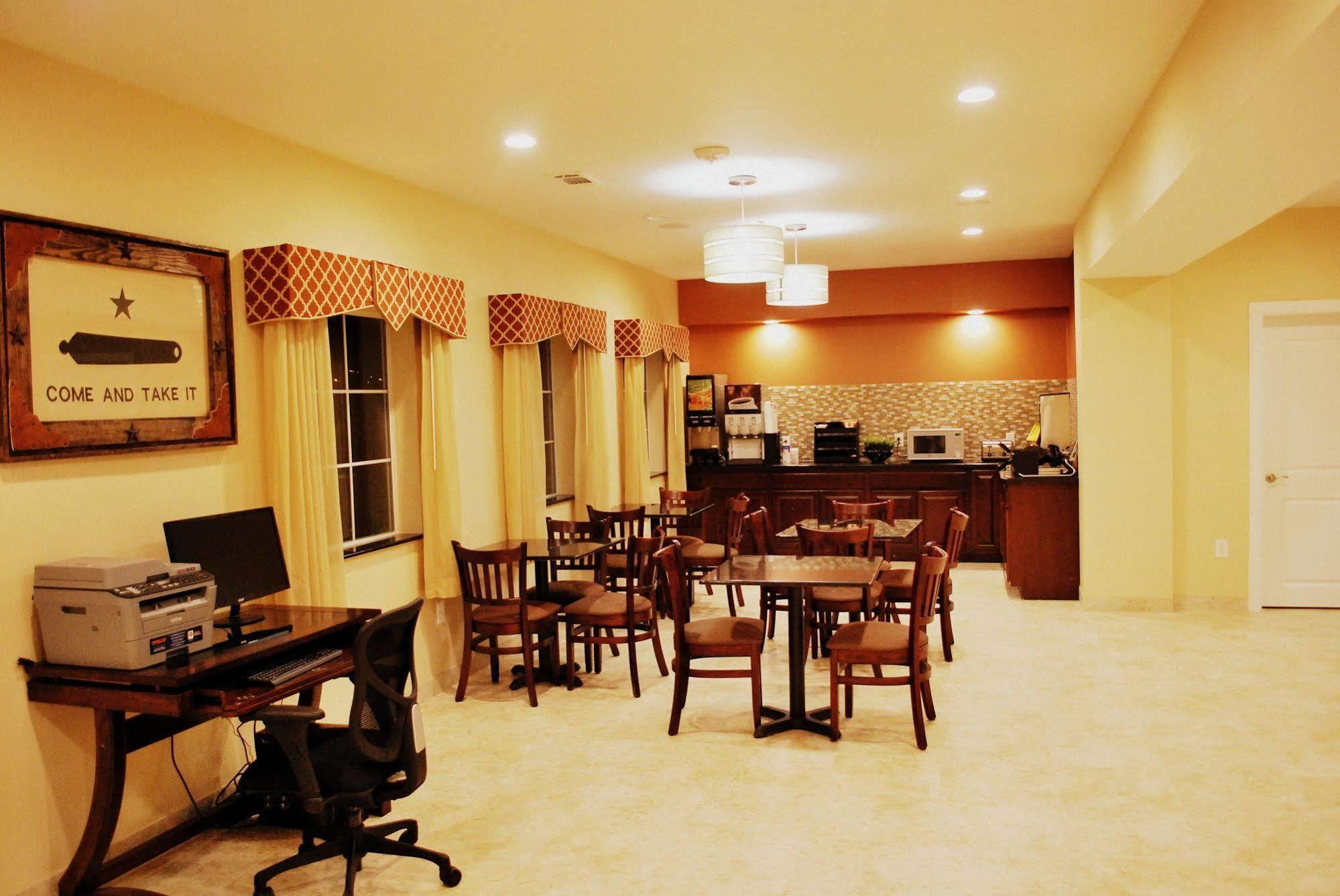 Westwood Inn By Oyo Gonzales Tx Dış mekan fotoğraf