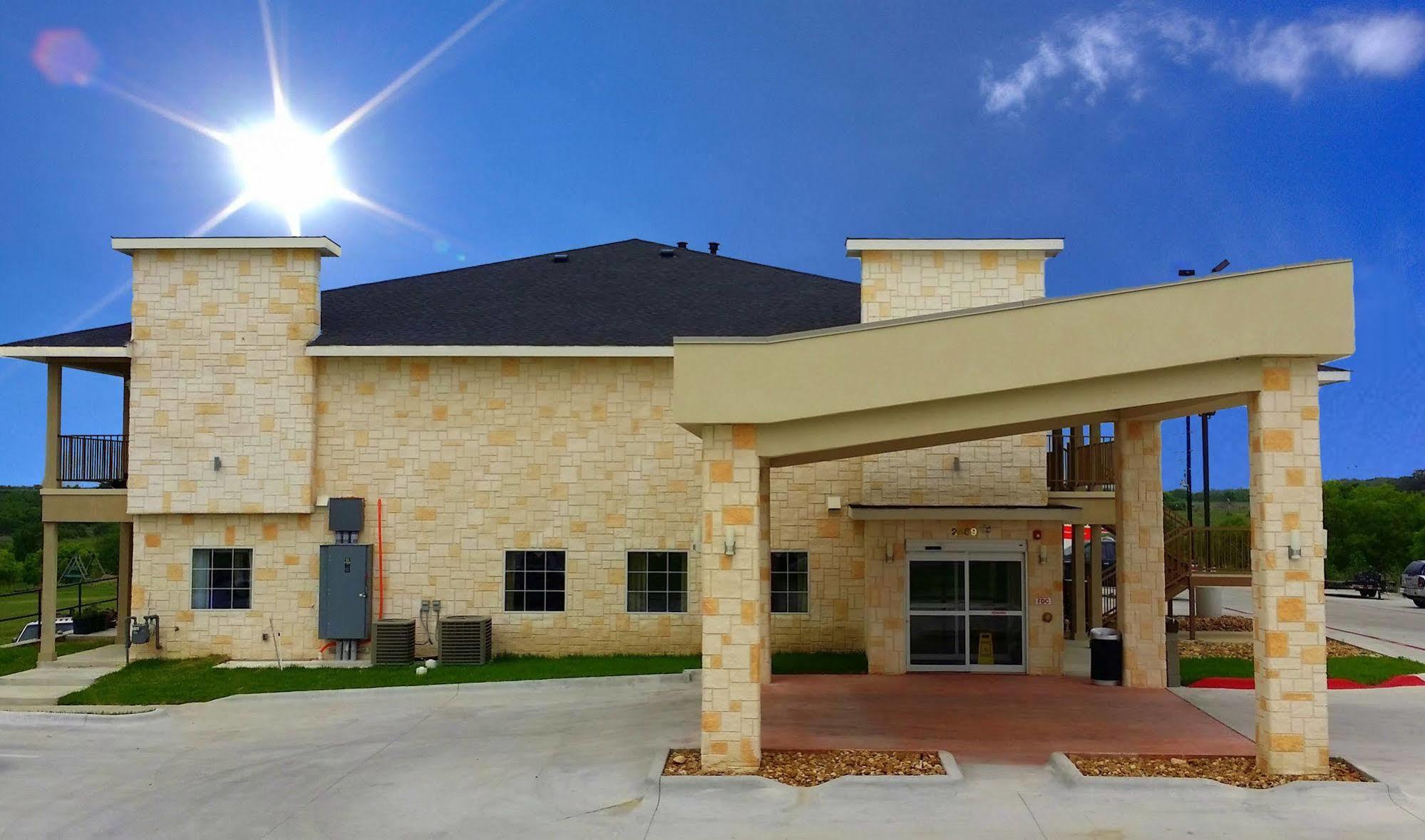 Westwood Inn By Oyo Gonzales Tx Dış mekan fotoğraf